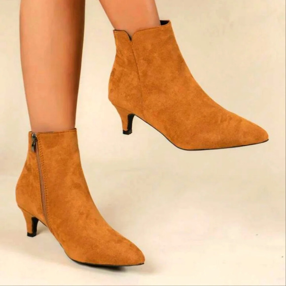 Journey & Crew Women's Tru Comfort Foam "Pointed Low Heel Bootie Size 8 Tan - Picture 1 of 4